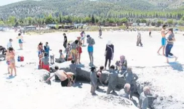 Çamur banyosu ile şifa arıyorlar