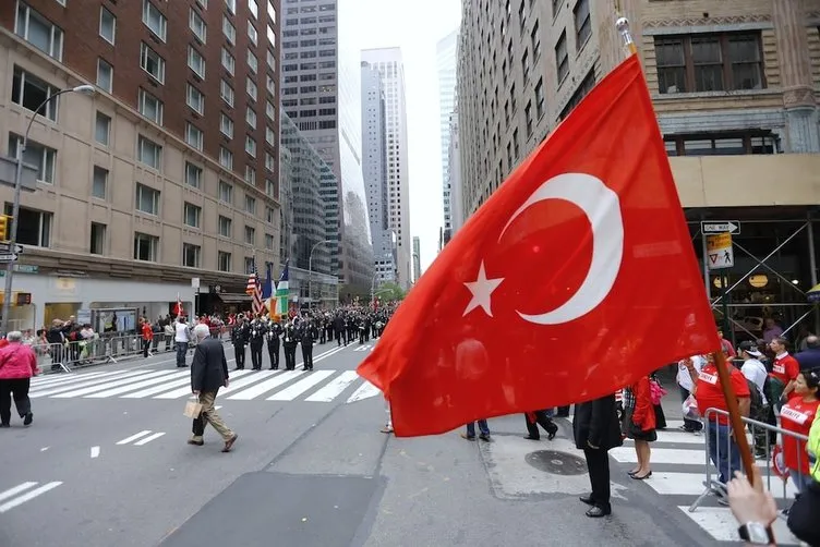 Türk Yürüyüşü yine gümbür gümbür