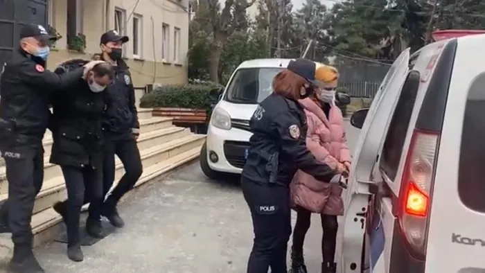 bebegini-oldurdugu-iddia-edilen-anne-tutuklandi-1645011818157.jpg