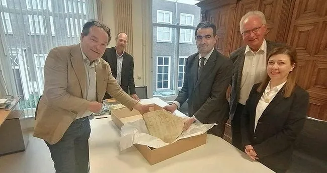 Türkiye'ye ait tarihi antik taş parçası Hollanda'dan teslim alındı