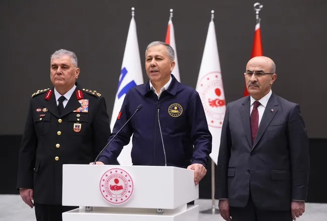 son-dakika-icisleri-bakani-ali-yerlikaya-aci-haberi-duyurdu-3-kahraman-polisimiz-sehit-oldu-1766999317573.jpg SON DAKİKA | İçişleri Bakanı Ali Yerlikaya acı haberi duyurdu: 3 kahraman polisimiz şehit oldu