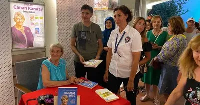 Canan Karatay kitaplarını imzaladı