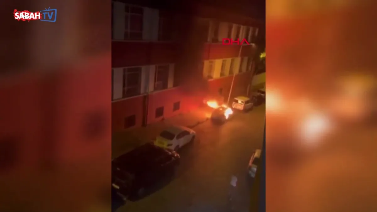 Fatih’te park halindeki otomobili tiner dökerek yaktı! | Video videosunu izle Fatih’te park halindeki otomobili tiner dökerek yaktı! | Video videosunu izle