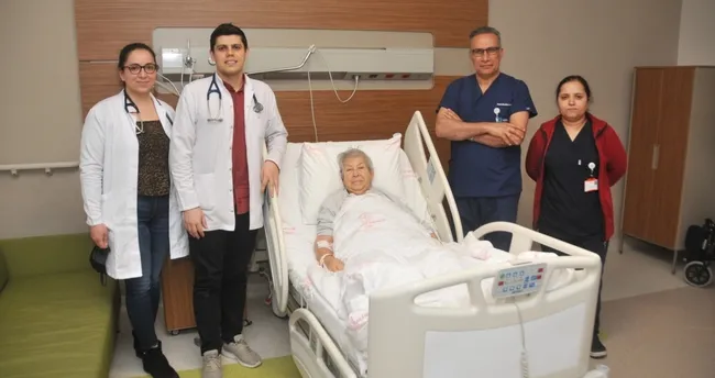 81 yaşındaki ikizlerin kaderi, kalp kapağında da birleşti