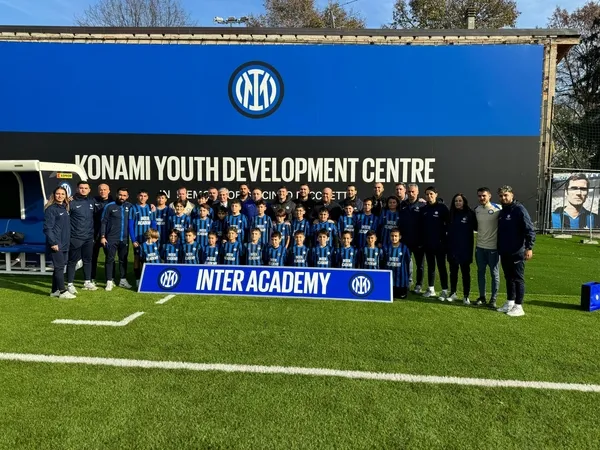 gelecegin-sampiyonlari-interin-efsane-futbolcusu-javier-zanetti-ile-bulustu-1732280253905.jpg