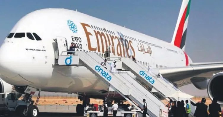 Hostes uçaktan atladı