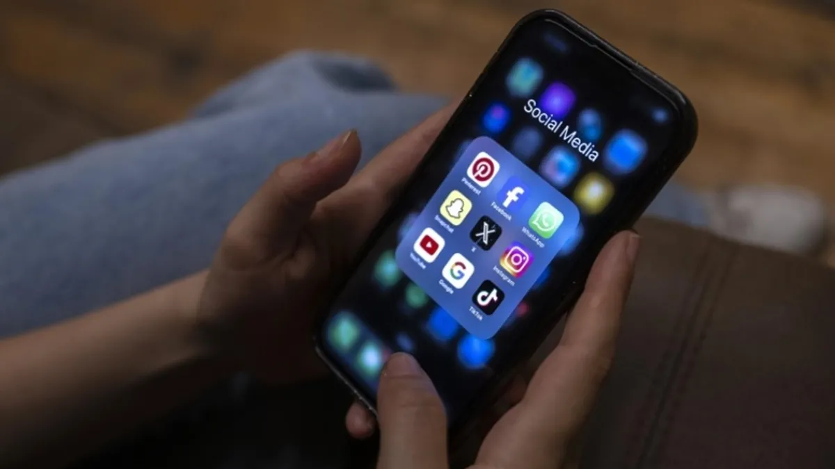 Yunanistan’dan radikal hamle! 15 yaş altına sosyal medya yasağı geliyor Yunanistan’dan radikal hamle! 15 yaş altına sosyal medya yasağı geliyor