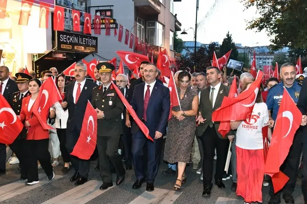 tekirdagda-200-metrelik-turk-bayragiyla-15-temmuz-demokrasi-yuruyusu-1784207177318.jpg