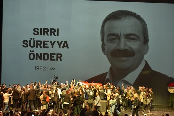Sırrı Süreyya Önder için veda töreni