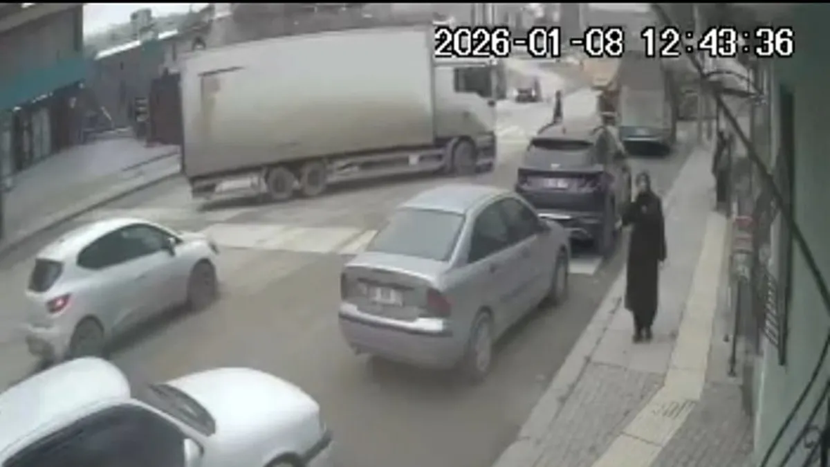 Düşürdüğü cüzdanını almak isterken canından oldu: Yaşlı adam kamyonun altında kaldı! Düşürdüğü cüzdanını almak isterken canından oldu: Yaşlı adam kamyonun altında kaldı!