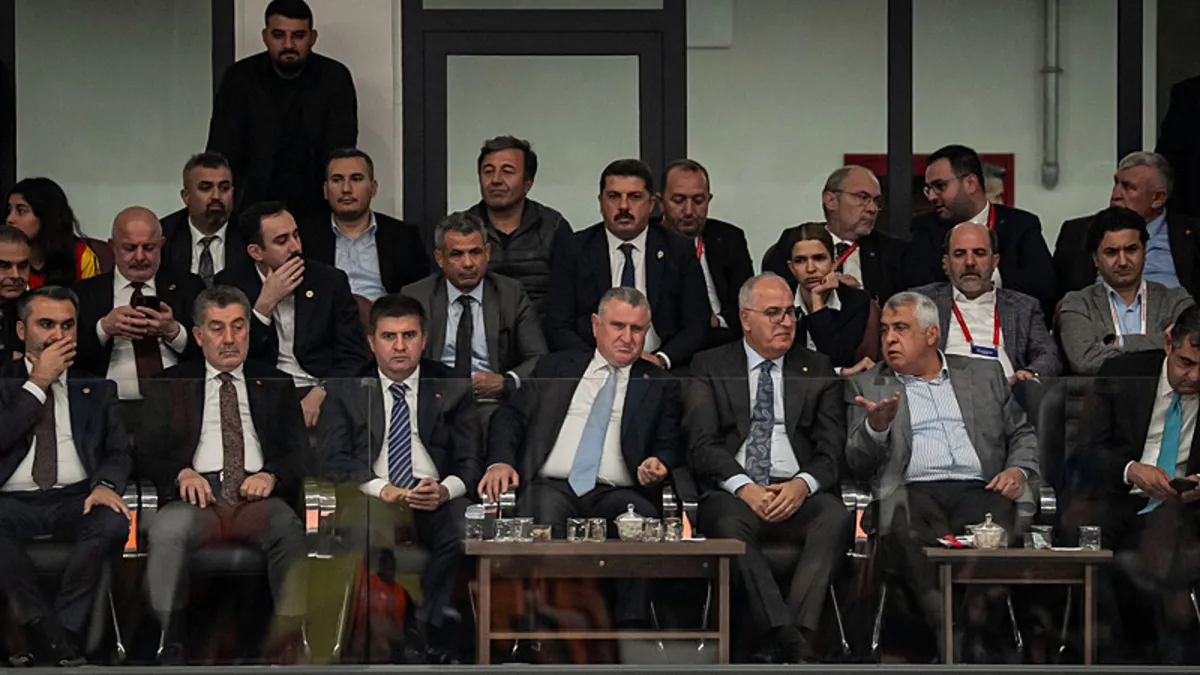 Bakan Bak'tan Galatasaray Voleybol Takımı'na Şampiyonluk Tebriği