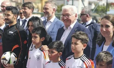 Almanya Cumhurbaşkanı Gaziantep’te... Çocuklara forma dağıttı