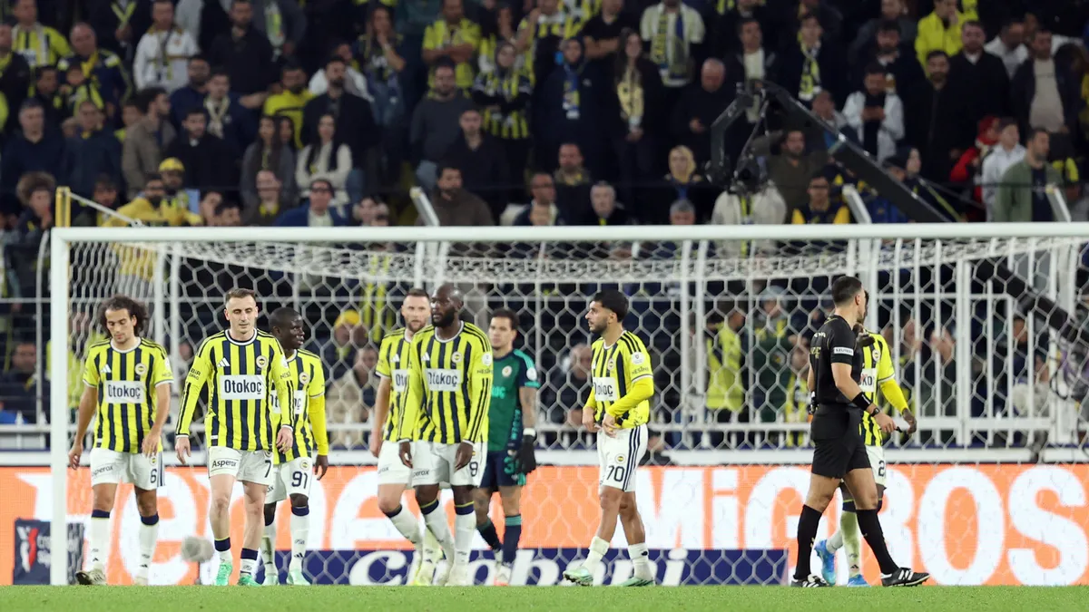 Fenerbahçe'nin öne geçtiği maçlarda puan kaybı serisi sürüyor