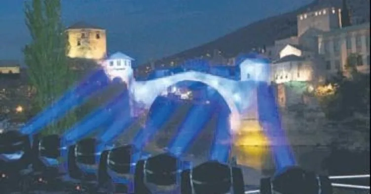 Mostar Köprüsü otizm için mavi oldu