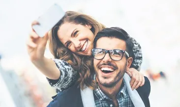 Ön kameralar selfie için saklanıyor