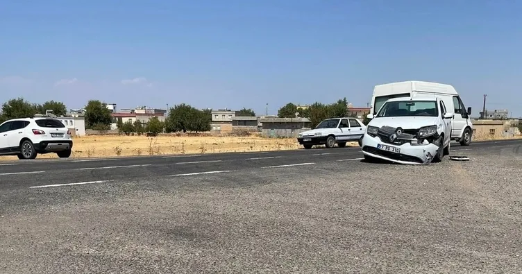 Bozova’da iki otomobil çarpıştı! 3 yaralı