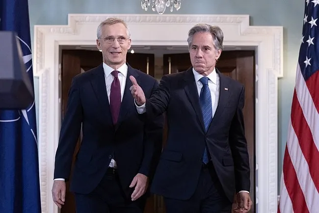stoltenberg-nato-genel-sekreterligi-icin-o-ismi-isaret-etti-cok-guclu-bir-aday-1718736251533.jpeg