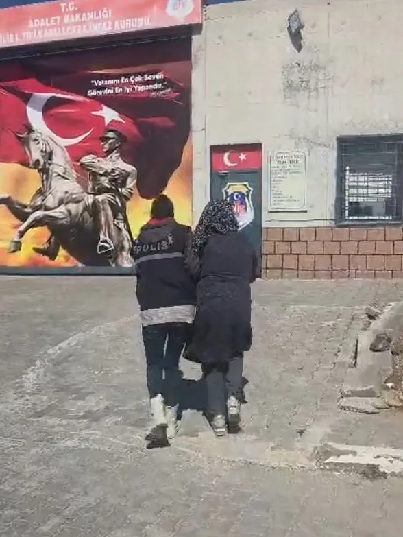 45-yil-hapis-cezasi-olan-kadin-hatayda-yakalandi-1773256271325.jpg