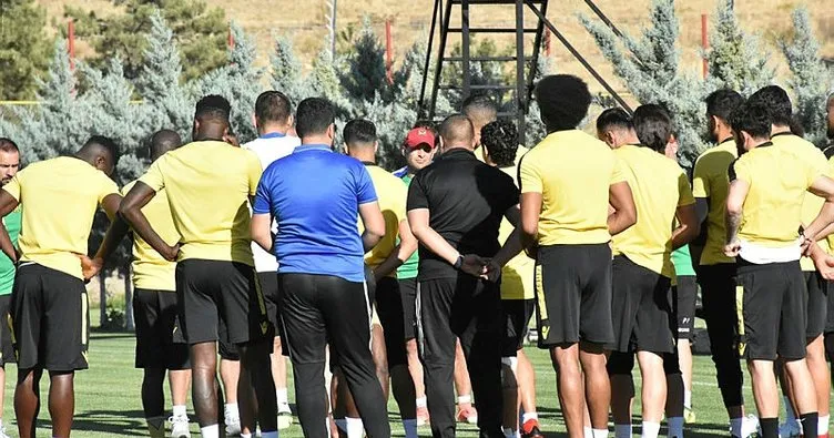 Evkur Yeni Malatyaspor’da Erol Bulut, futbolcularından daha fazla özveri istedi