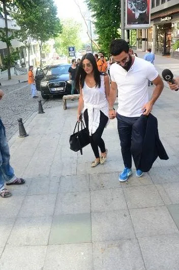 Arda Turan ile Aslıhan Doğan ilk kez el ele