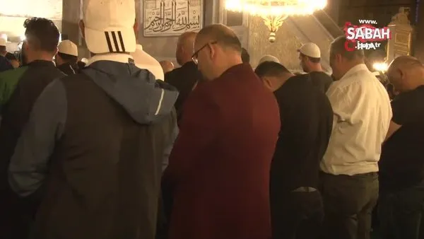 Ayasofya Camii’nde gençler fethin yıldönümünde sabah namazında buluştu | Video