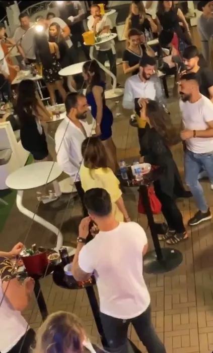 İstanbul Boğazı’nda “yüzen kulüplerde” salgına rağmen yat partileri kamerada