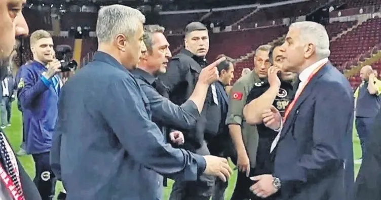 Saha, futbolcu ve teknik adamlarındır!