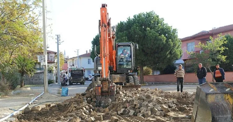 Yol yapım çalışmaları Hacı Ahmet Mahallesinde devam ediyor