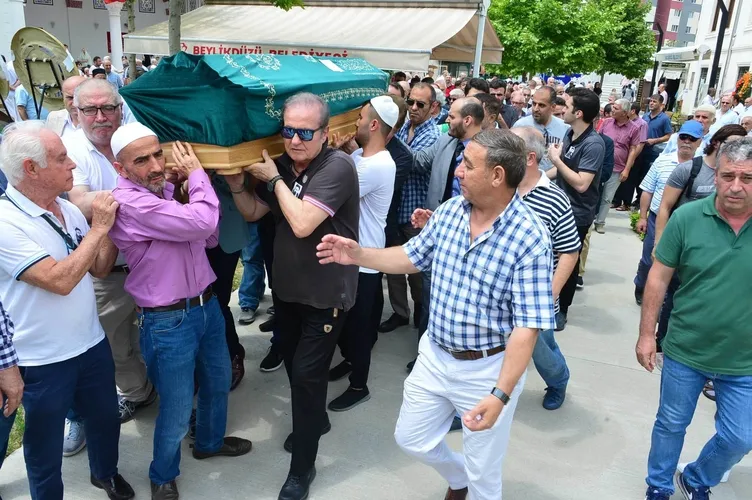 NeÅe Karaböcek oÄlunun cenazesinde gözyaÅlarına boÄuldu