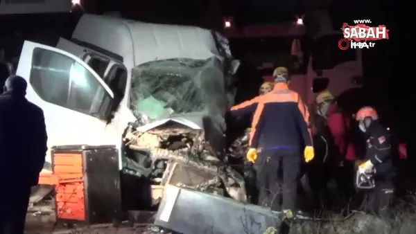 Afyonkarahisar'da yolcu otobüsü ile kamyonet çarpıştı: 1 ölü, 5 yaralı