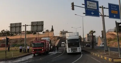 Şırnak'ta yanan Tırı kül olmaktan itfaiye kurtardı #sirnak