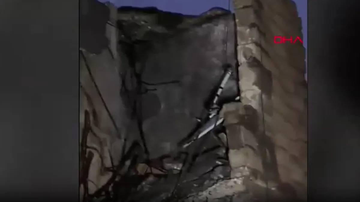 Mardin’de facianın eşiğinden dönüldü: Evin bir bölümü çöktü! Mardin’de facianın eşiğinden dönüldü: Evin bir bölümü çöktü!