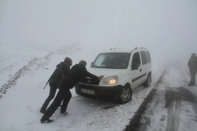 Türkiye'nin birçok kentine yılın ilk karı yağdı