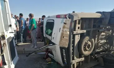 Muş'ta servis minibüsü köpeğe çarpmamak için kaza yaptı: 13 yaralı #mus