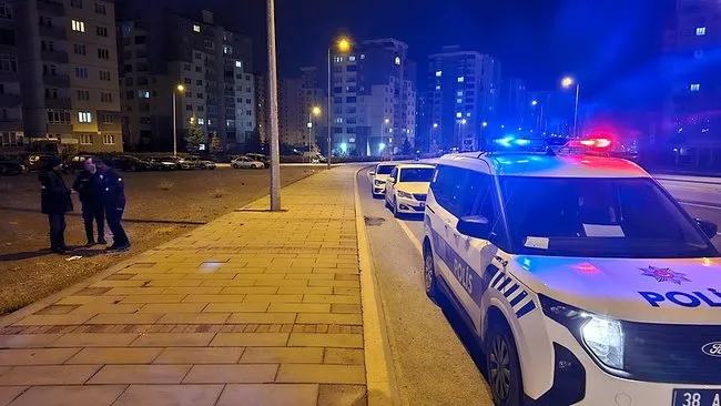 kayseri-bicakli-kavga-1-kisi-agir-yaralandi-1735767552479.jpeg