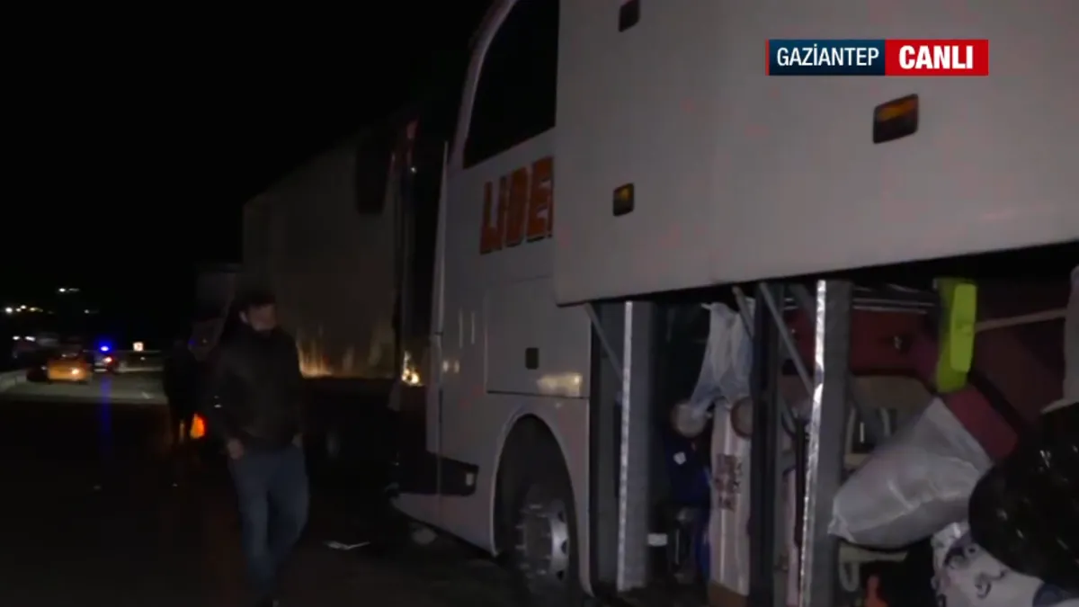 SON DAKİKA I Gaziantep’te zincirleme kaza! Ekiplerin müdahalesi sürüyor… SON DAKİKA I Gaziantep’te zincirleme kaza! Ekiplerin müdahalesi sürüyor…