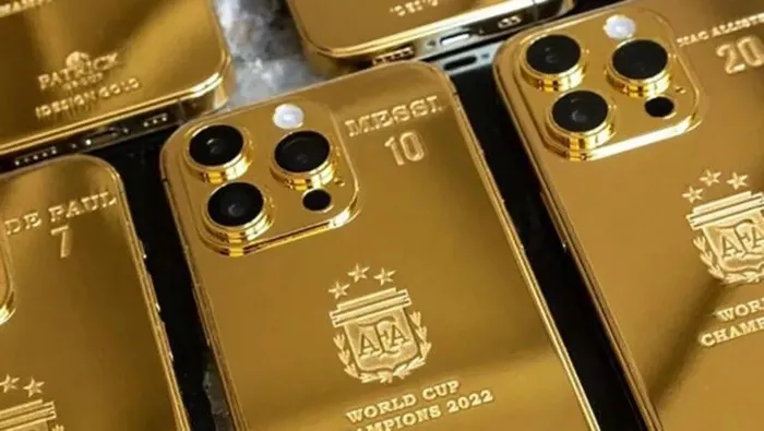 lionel-messiden-takim-arkadaslarina-buyuk-jest-tum-arkadaslarina-altin-kaplama-telefon-1677740984743.jpeg