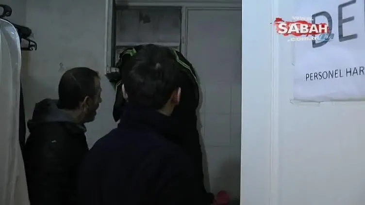 Apartman boşluğuna sıkışan yavru martıyı itfaiye kurtardı