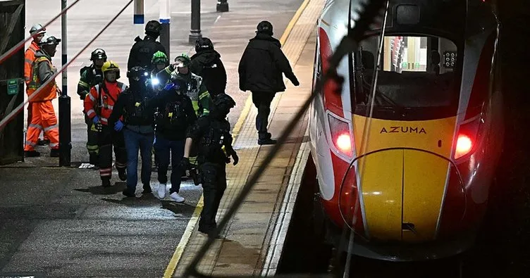 Demir yolunda dehşet: Bıçaklı saldırı İngiltere’yi sarstı! Çok sayıda yaralı var