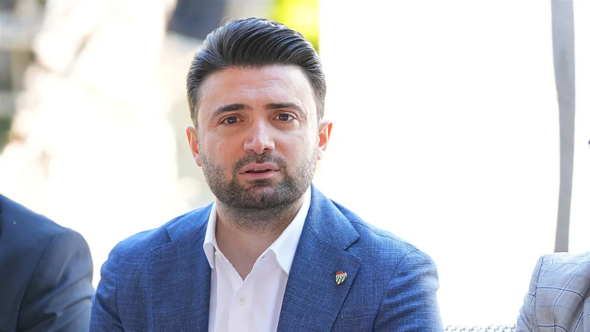 Bursaspor Başkanı Çelik: 1 yabancı oyuncu bitti, 2 oyuncu da bitme aşamasında Bursaspor Başkanı Çelik: 1 yabancı oyuncu bitti, 2 oyuncu da bitme aşamasında