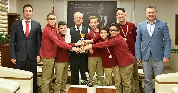 Manisa’da Başkan Kayda, Türkiye birincilerini ödüllendirdi