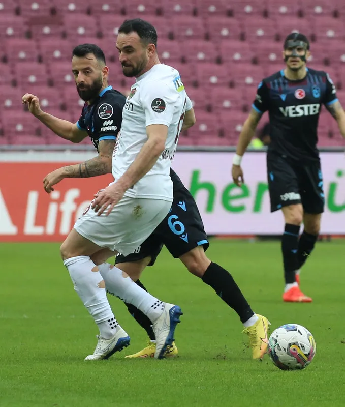 son-dakika-haberi-trabzonsporda-kan-kaybi-hatayspor-geriden-geldi-3-puani-aldi-1674918051575.jpg