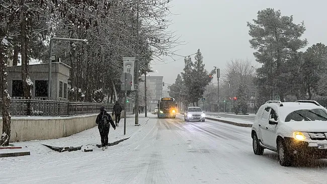 son-dakika-meteorolojiden-hava-durumu-uyarisi-once-kar-sonra-bahar-havasi-istanbul-icin-tarih-verildi-1767334653433.jpeg (800×450)
