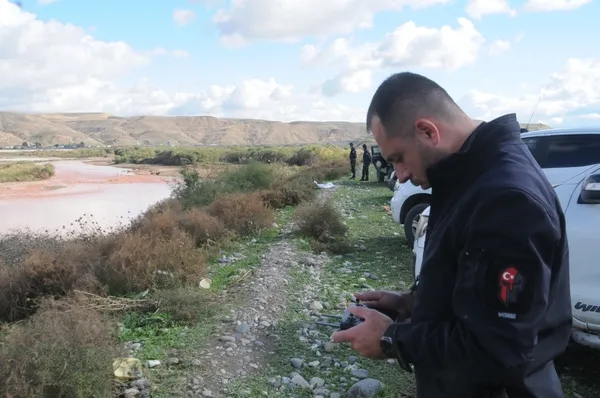 dicle-nehrinde-kaybolan-cocugu-arama-calismalari-devam-ediyor-1700653545032.jpg
