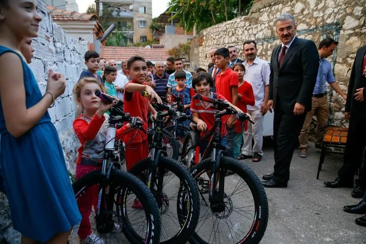 Cumhurbaşkanı Erdoğan’dan Suriyeli çocuklara bayram hediyesi
