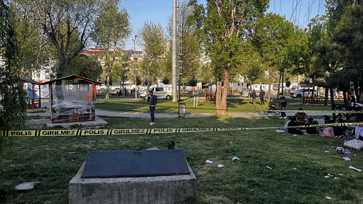 Esenyurt’ta eski koca dehşeti! 2 kadın yaralandı! Esenyurt’ta eski koca dehşeti! 2 kadın yaralandı!