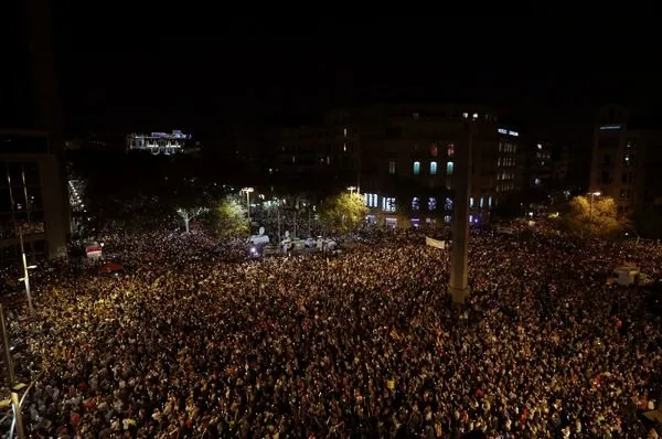 200 bin Katalan, sokaklara döküldü!
