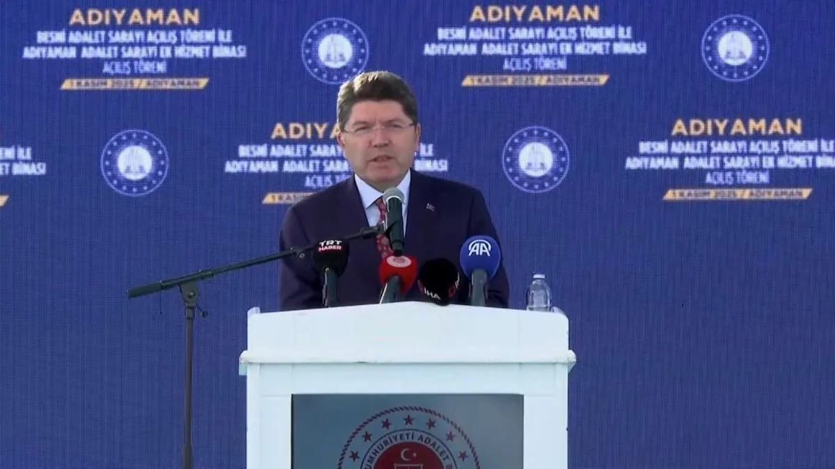 Adalet Bakanı Tunç: Şehitlerimizin emanetine sahip çıkacağız Adalet Bakanı Tunç: Şehitlerimizin emanetine sahip çıkacağız