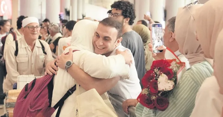 Hacılar yurda dönüş yaptı