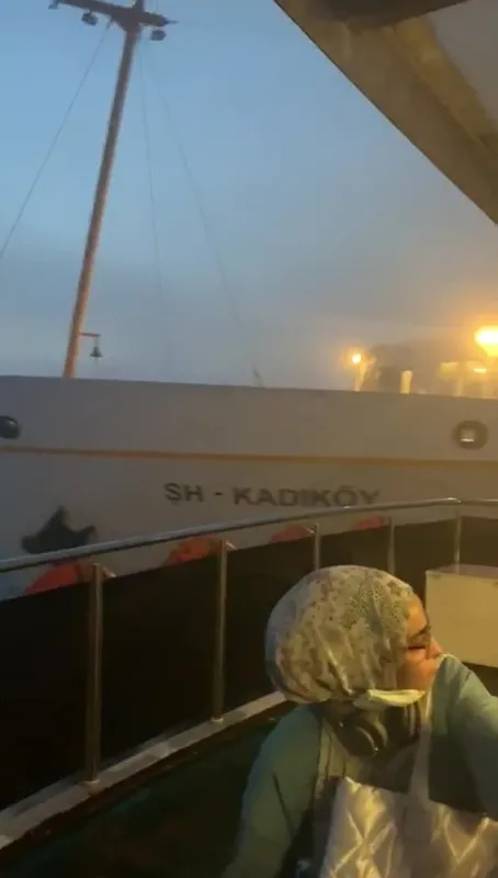 sis-kapli-kiz-kulesi-aciklarinda-korkunc-saniyeler-siren-calarak-gelen-vapur-1636207155547.jpg